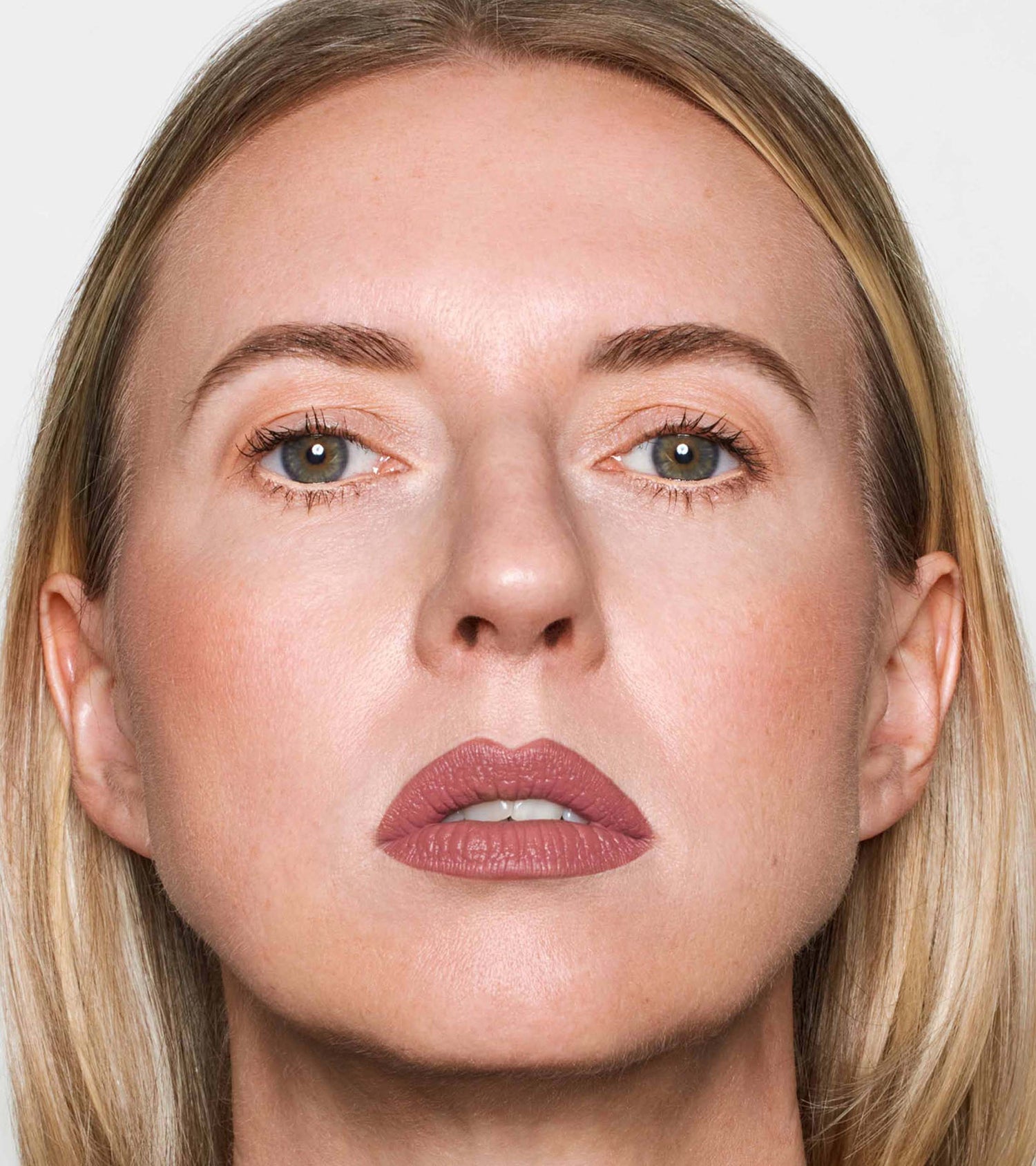 Velvet Love Matte Hyaluronic Long-Lasting Lipstick (Zoe) Main Image featured